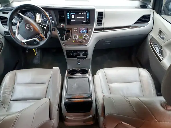 5TDDZ3DC0HS159591 2017 TOYOTA SIENNA - Image 8