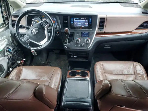 5TDDZ3DC0HS163947 2017 TOYOTA SIENNA - Image 8