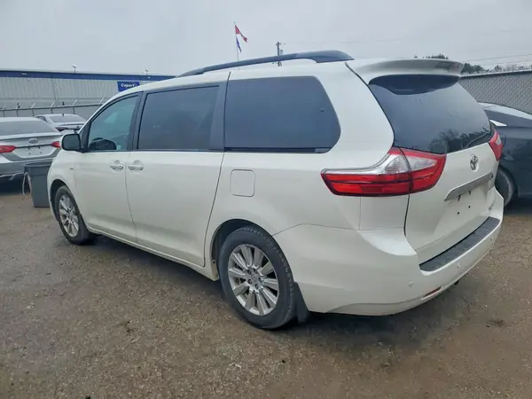 5TDDZ3DC0HS167190 2017 TOYOTA SIENNA - Image 2