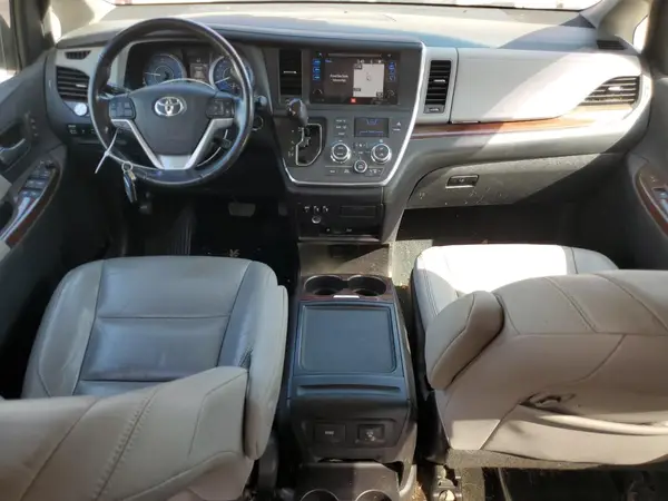 5TDDZ3DC0HS167660 2017 TOYOTA SIENNA - Image 8