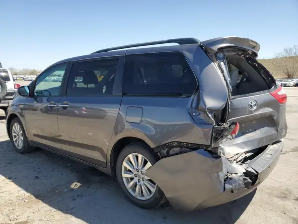 5TDDZ3DC0HS167688 2017 TOYOTA SIENNA - Image 2