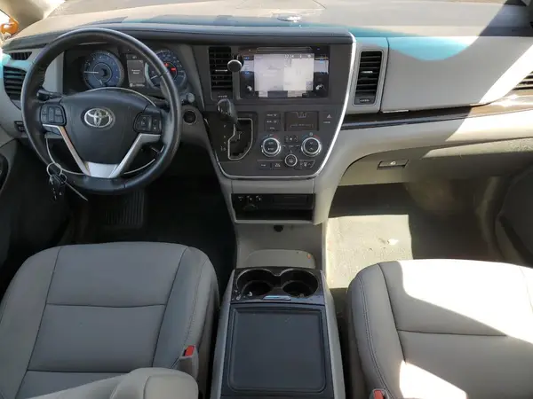 5TDDZ3DC0HS167688 2017 TOYOTA SIENNA - Image 8