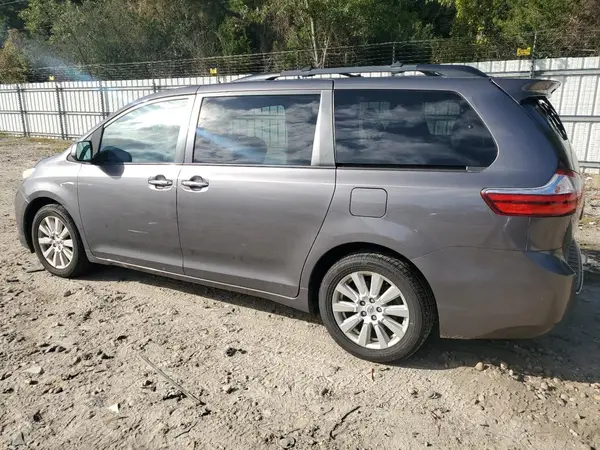 5TDDZ3DC0HS168369 2017 TOYOTA SIENNA - Image 2