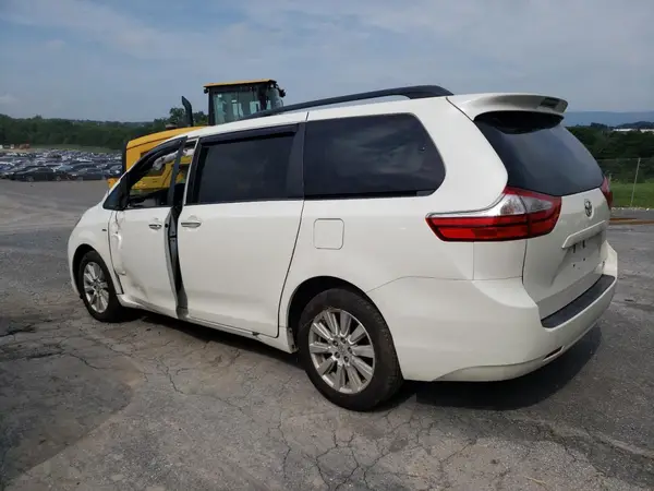 5TDDZ3DC0HS169103 2017 TOYOTA SIENNA - Image 2