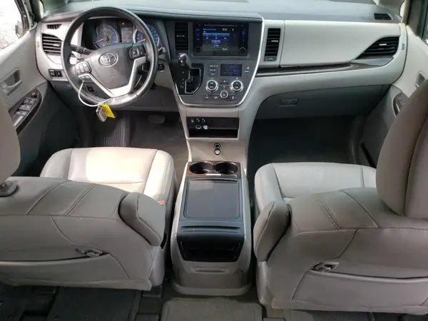 5TDDZ3DC0HS169103 2017 TOYOTA SIENNA - Image 8