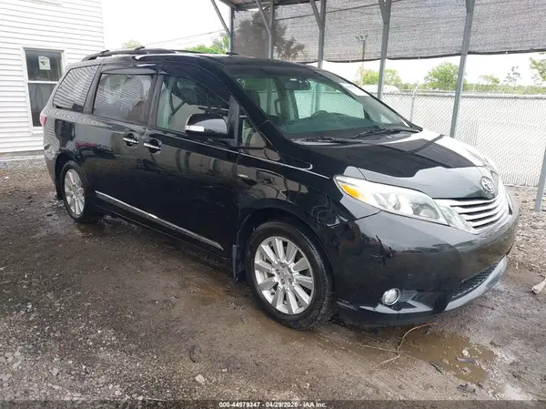 5TDDZ3DC0HS169876 2017 TOYOTA SIENNA - Image 1