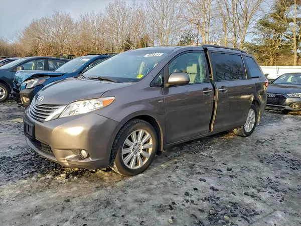 5TDDZ3DC0HS170817 2017 TOYOTA SIENNA - Image 1