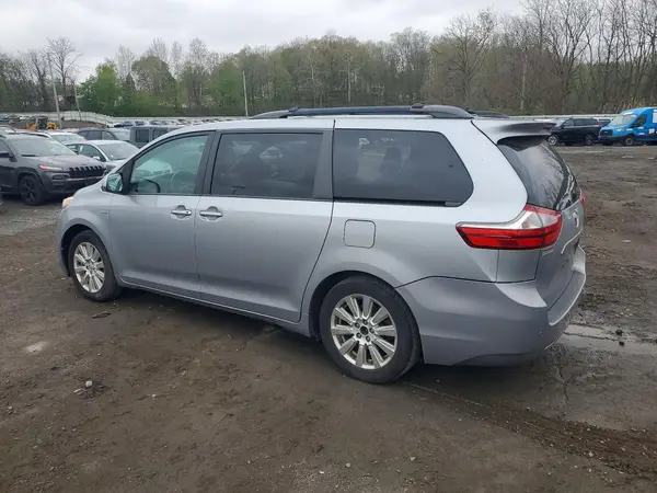 5TDDZ3DC0HS173314 2017 TOYOTA SIENNA - Image 2
