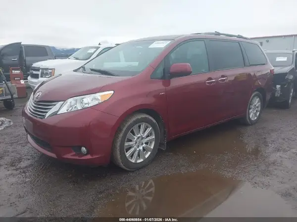 5TDDZ3DC0HS173457 2017 TOYOTA SIENNA - Image 2