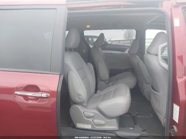 5TDDZ3DC0HS173457 2017 TOYOTA SIENNA - Image 8