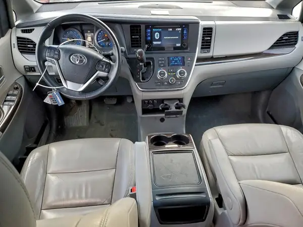 5TDDZ3DC0HS181204 2017 TOYOTA SIENNA - Image 8