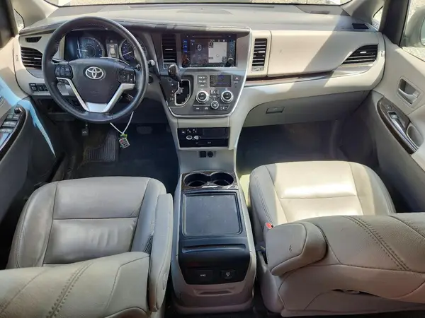 5TDDZ3DC0HS184670 2017 TOYOTA SIENNA - Image 8