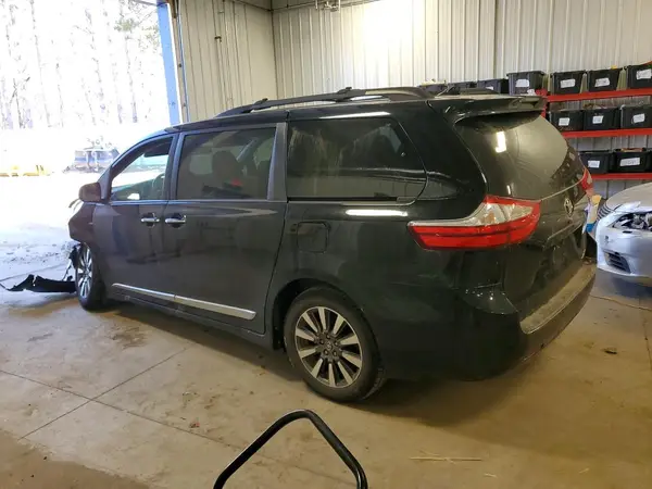 5TDDZ3DC0JS189406 2018 TOYOTA SIENNA - Image 2