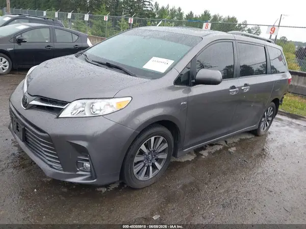 5TDDZ3DC0JS190992 2018 TOYOTA SIENNA - Image 2