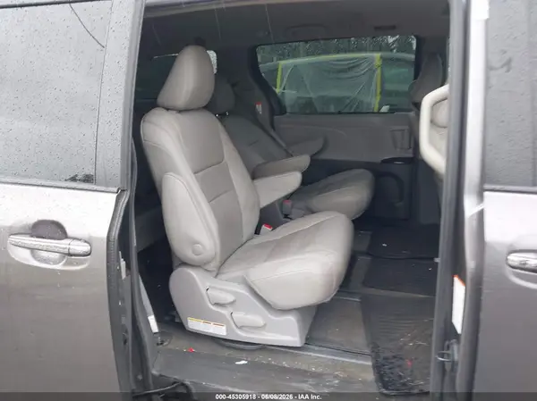 5TDDZ3DC0JS190992 2018 TOYOTA SIENNA - Image 8