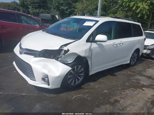 5TDDZ3DC0JS191415 2018 TOYOTA SIENNA - Image 2