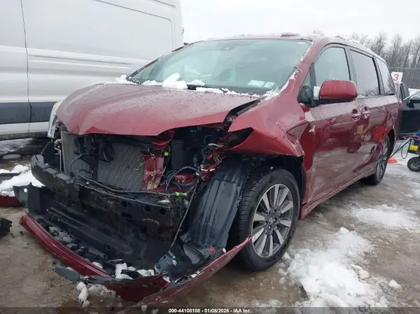5TDDZ3DC0JS196050 2018 TOYOTA SIENNA - Image 2