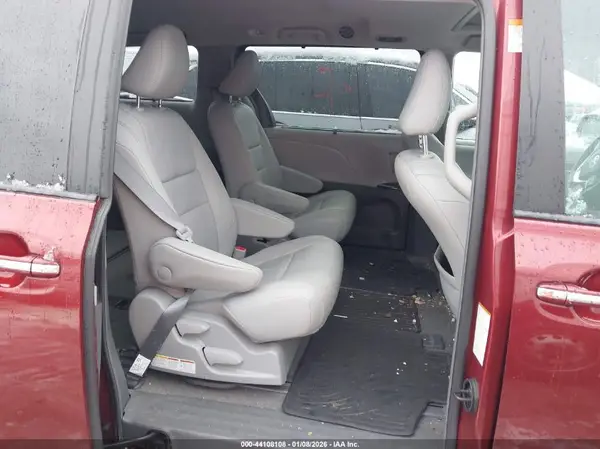 5TDDZ3DC0JS196050 2018 TOYOTA SIENNA - Image 8