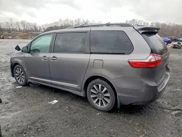 5TDDZ3DC0JS198798 2018 TOYOTA SIENNA - Image 2