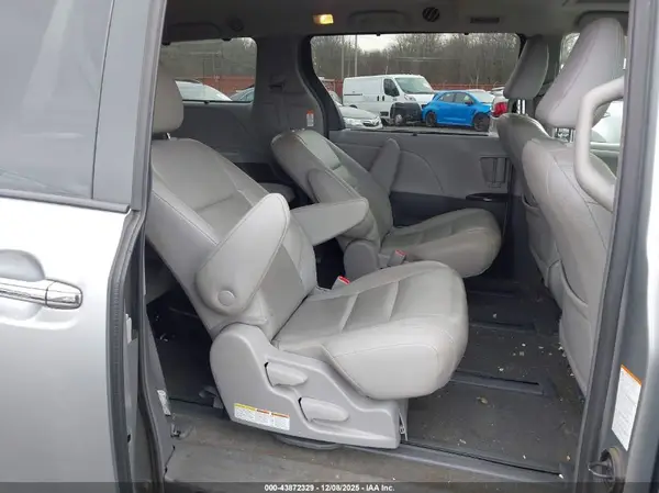 5TDDZ3DC0JS199546 2018 TOYOTA SIENNA - Image 8