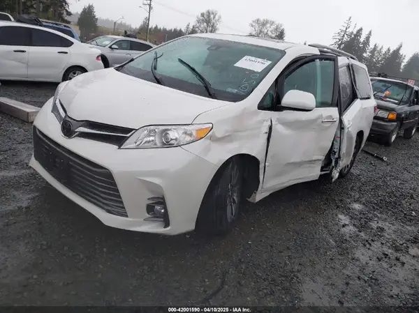 5TDDZ3DC0JS201425 2018 TOYOTA SIENNA - Image 2
