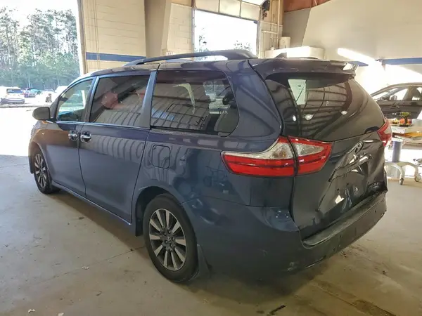 5TDDZ3DC0JS201599 2018 TOYOTA SIENNA - Image 2