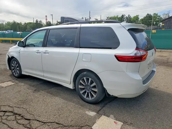 5TDDZ3DC0JS208603 2018 TOYOTA SIENNA - Image 2
