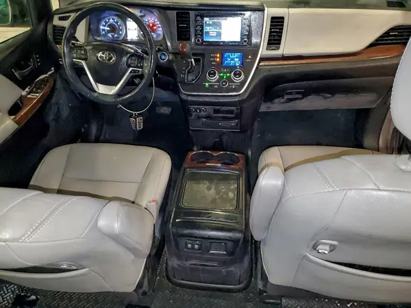 5TDDZ3DC0KS216220 2019 TOYOTA SIENNA - Image 8