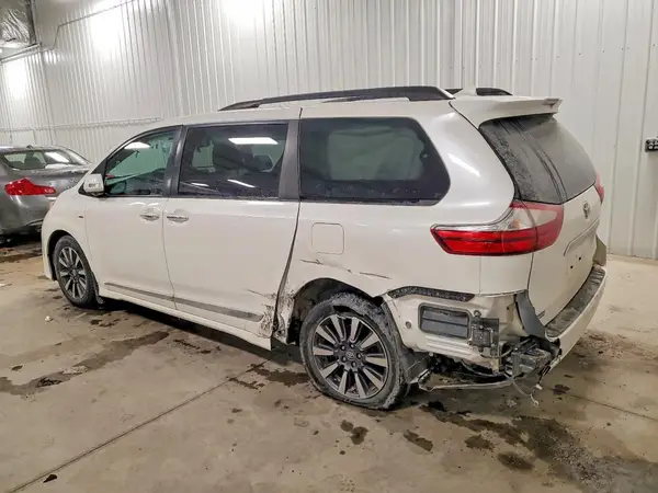 5TDDZ3DC0KS217531 2019 TOYOTA SIENNA - Image 2