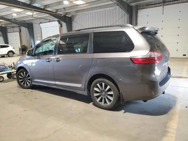 5TDDZ3DC0KS218985 2019 TOYOTA SIENNA - Image 2