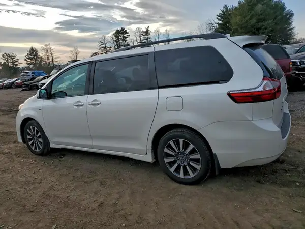 5TDDZ3DC0KS219408 2019 TOYOTA SIENNA - Image 2