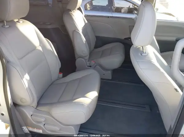 5TDDZ3DC0KS220459 2019 TOYOTA SIENNA - Image 8