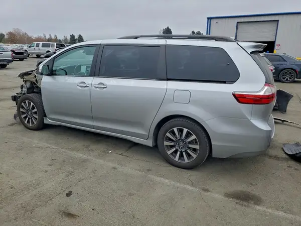 5TDDZ3DC0KS222728 2019 TOYOTA SIENNA - Image 2