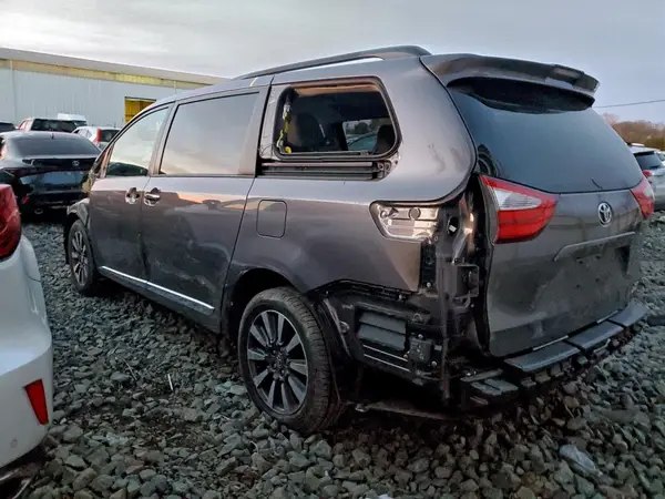 5TDDZ3DC0KS223023 2019 TOYOTA SIENNA - Image 2