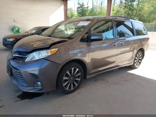 5TDDZ3DC0KS223202 2019 TOYOTA SIENNA - Image 2