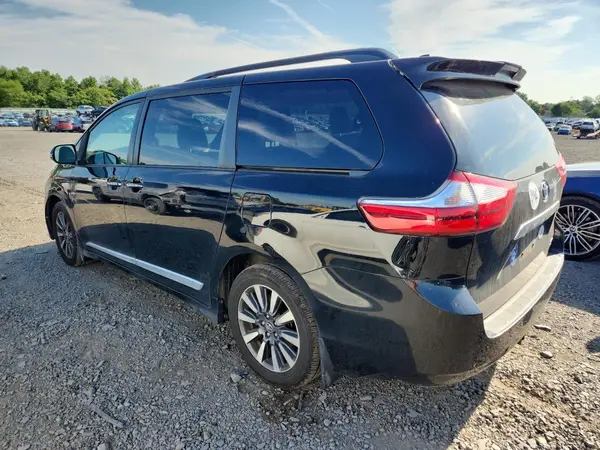 5TDDZ3DC0KS223233 2019 TOYOTA SIENNA - Image 2