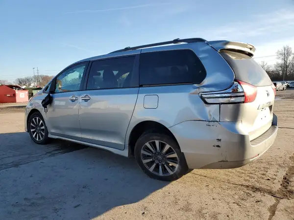 5TDDZ3DC0KS226388 2019 TOYOTA SIENNA - Image 2