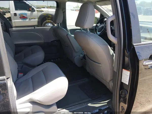 5TDDZ3DC0KS227105 2019 TOYOTA SIENNA - Image 8