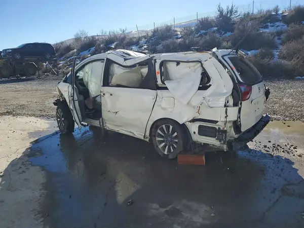 5TDDZ3DC0LS233066 2020 TOYOTA SIENNA - Image 2
