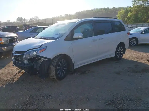 5TDDZ3DC0LS237134 2020 TOYOTA SIENNA - Image 2