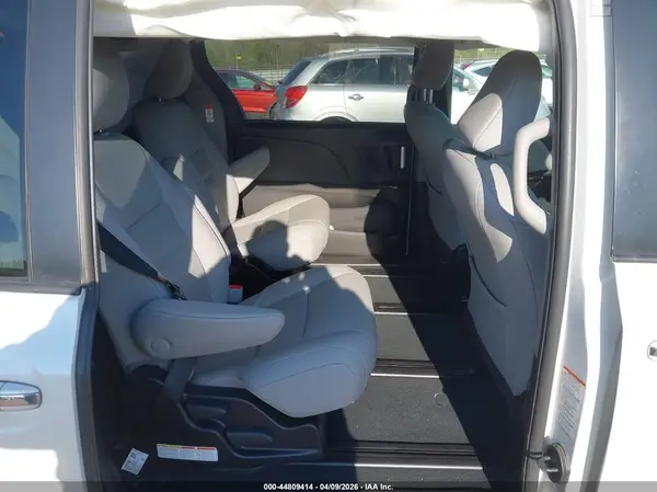 5TDDZ3DC0LS237134 2020 TOYOTA SIENNA - Image 8
