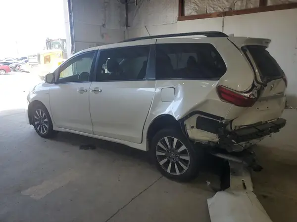 5TDDZ3DC0LS239417 2020 TOYOTA SIENNA - Image 2