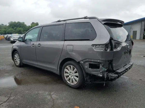5TDDZ3DC1HS147255 2017 TOYOTA SIENNA - Image 2