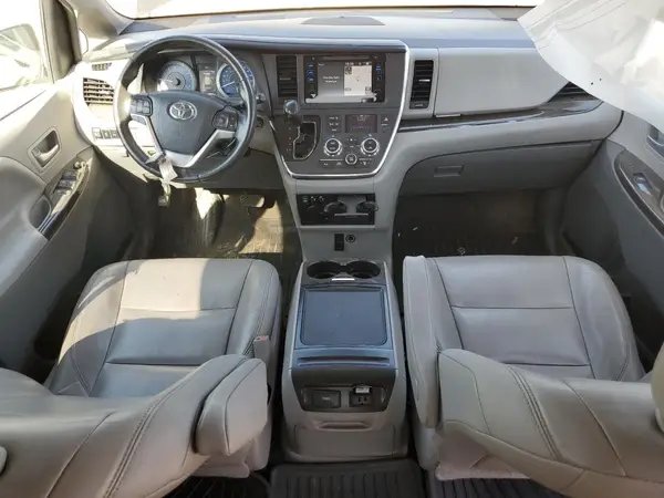 5TDDZ3DC1HS150964 2017 TOYOTA SIENNA - Image 8