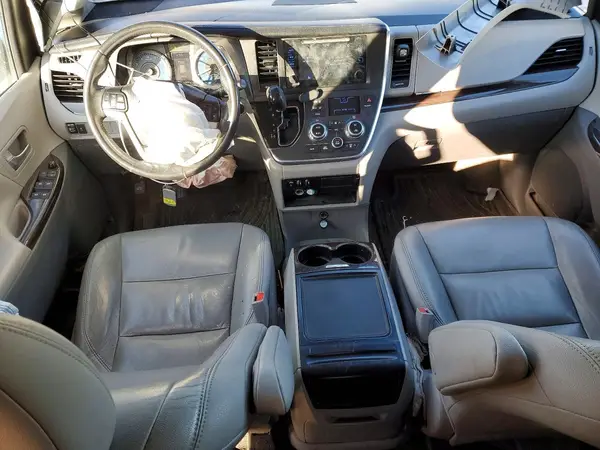 5TDDZ3DC1HS152357 2017 TOYOTA SIENNA - Image 8