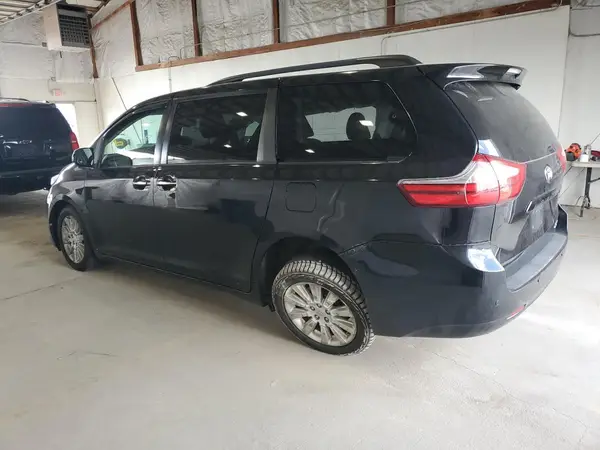 5TDDZ3DC1HS153198 2017 TOYOTA SIENNA - Image 2
