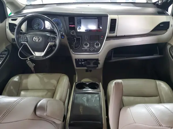 5TDDZ3DC1HS153198 2017 TOYOTA SIENNA - Image 8