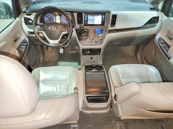 5TDDZ3DC1HS156392 2017 TOYOTA SIENNA - Image 8