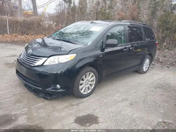 5TDDZ3DC1HS158613 2017 TOYOTA SIENNA - Image 2