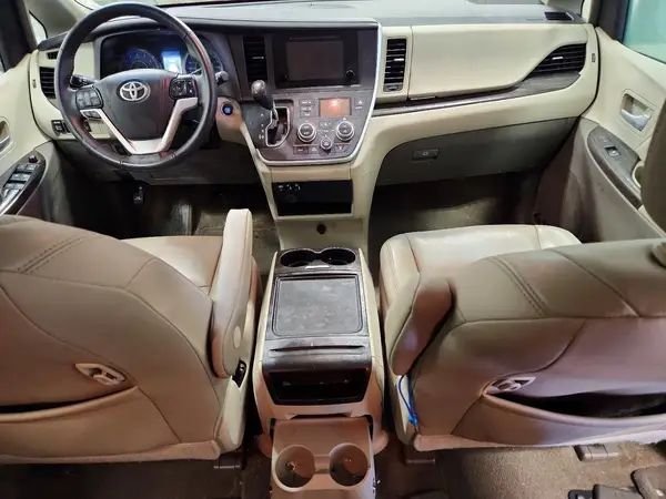 5TDDZ3DC1HS160068 2017 TOYOTA SIENNA - Image 8